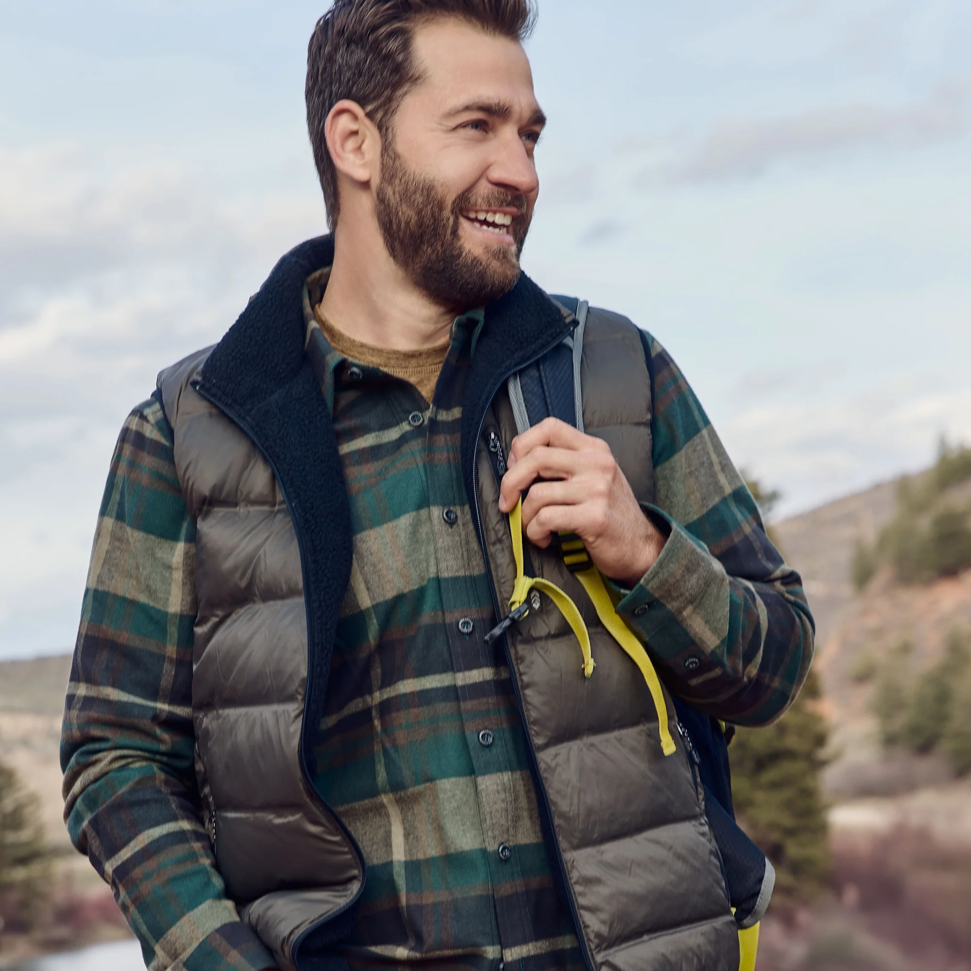 Men's Pine Creek Quilted Reversible Vest - Image 17