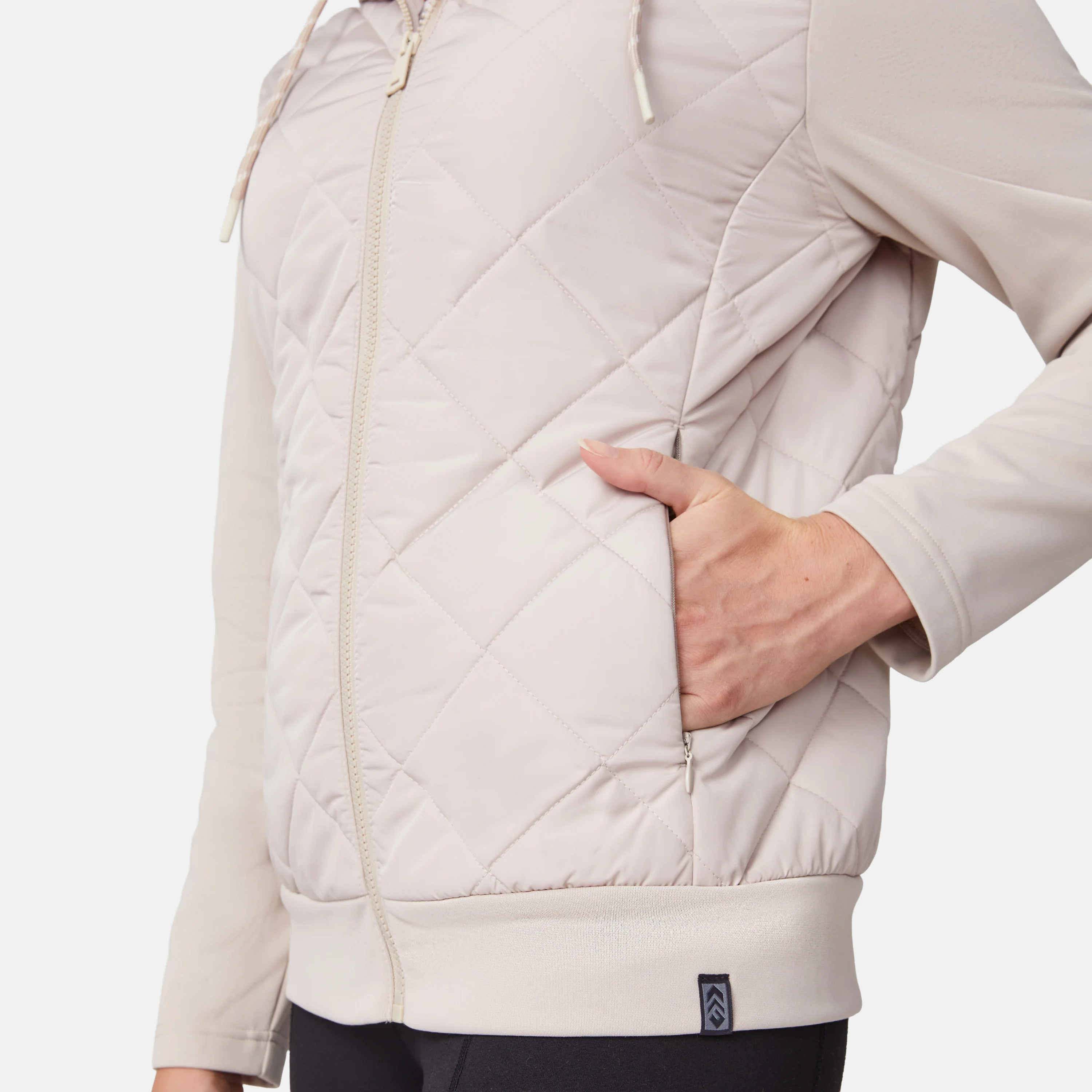 Women's Venture Quilted Hybrid Jacket - Image 11