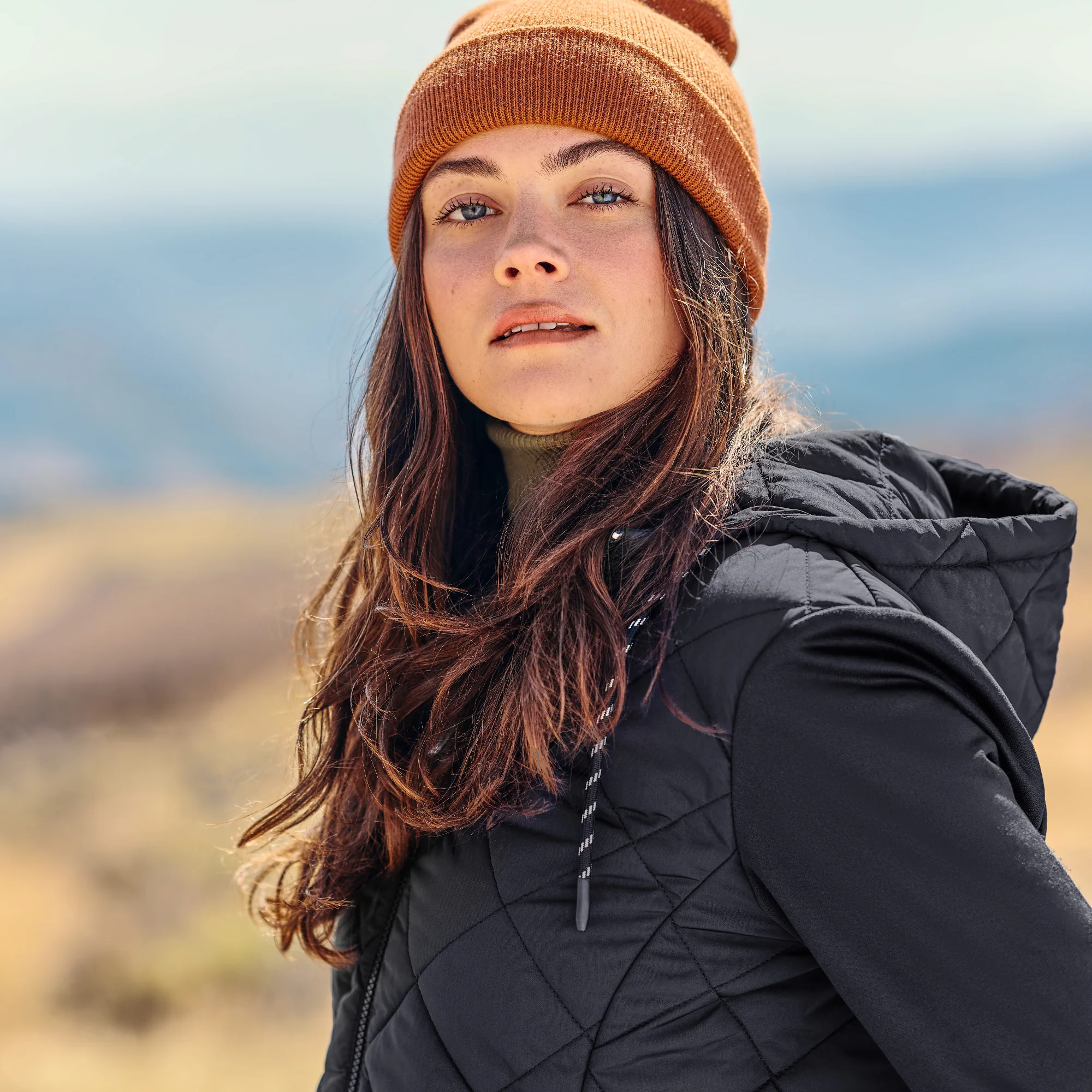 Women's Venture Quilted Hybrid Jacket - Image 4