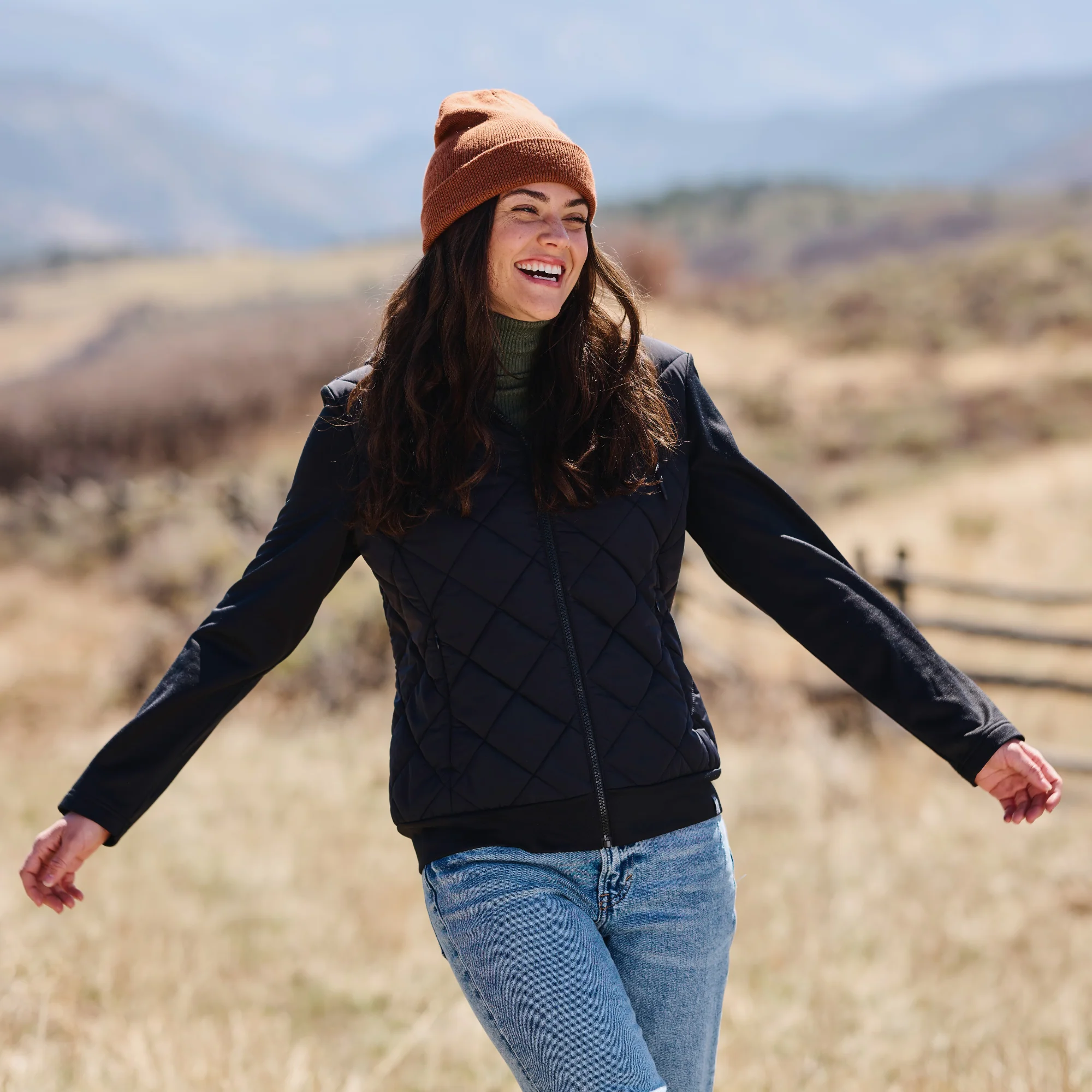 Women's Venture Quilted Hybrid Jacket - Image 5